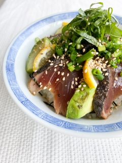 元気な赤ちゃんとママのためのミネラル・ビタミンレシピ～カツオとアボカドの香味野菜どんぶり～