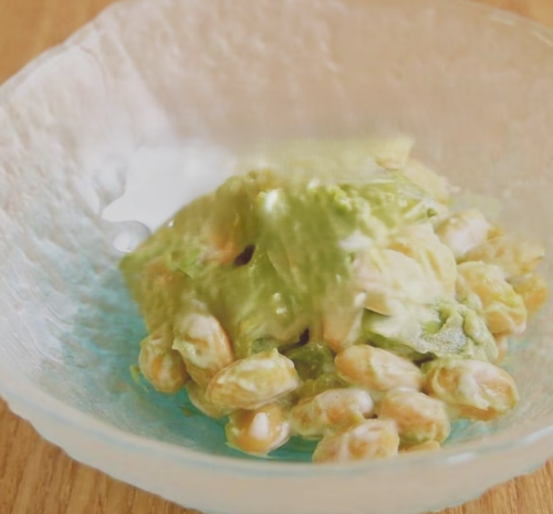 ゆで大豆とアボカドのサラダ